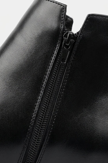 Black chelsea boots detail - Beaulin Paris